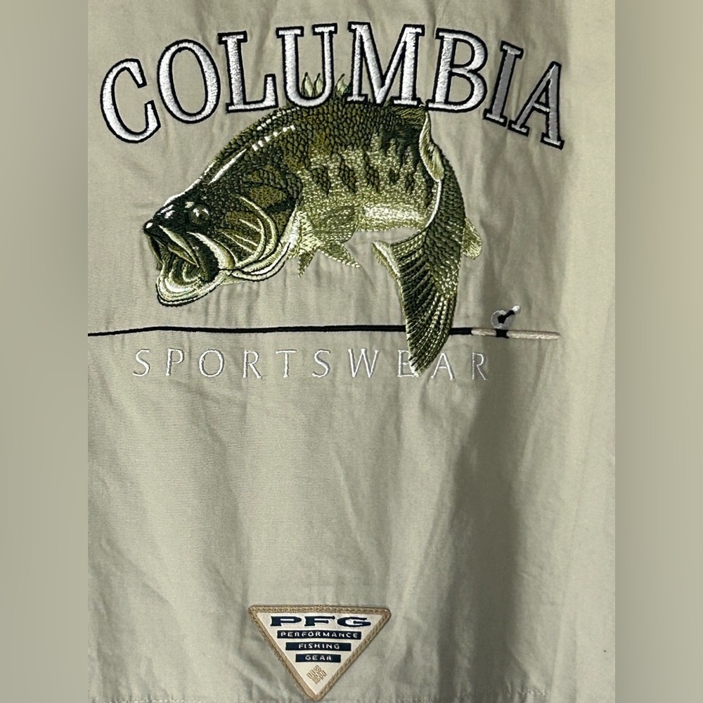 Columbia Mens Bahama II Embroidered PFG Shirt. Gorgeous fish on back. Size XL
